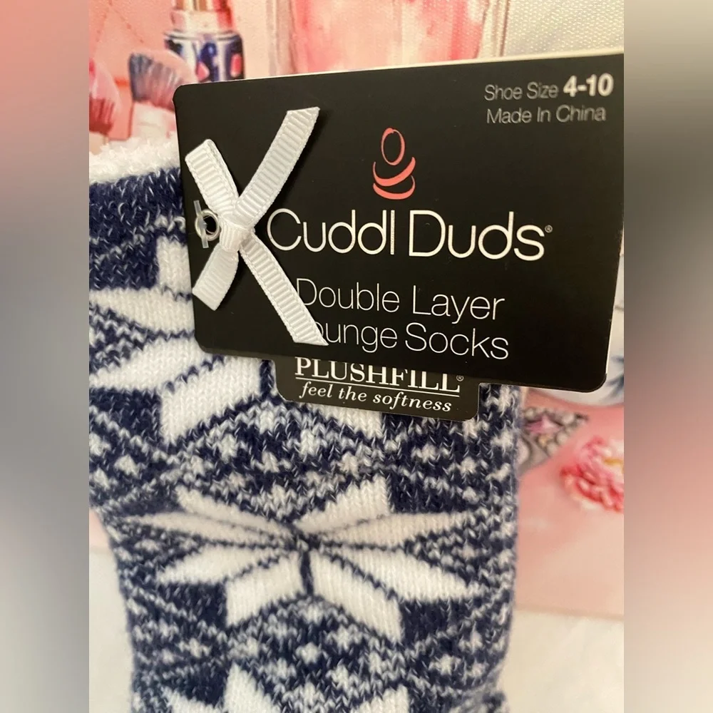 Cuddl duds  plush gripper socks blue and white NWT Christmas